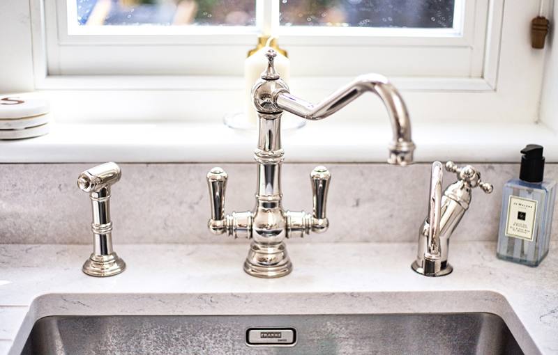 Bridge mixer tap